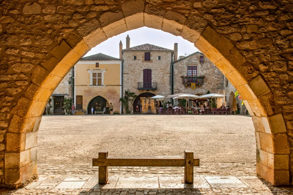 place-medievale-monpazier-dordogne